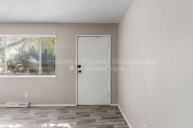 Building Photo - 10224 Lord Dr