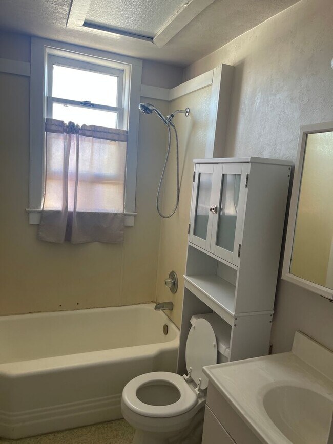 Building Photo - 628 W. Granite-630 1/2