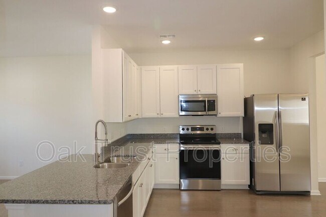 Building Photo - 176 Woodward Rd