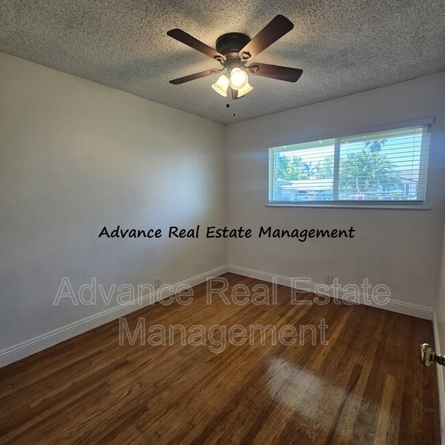 Building Photo - 6925 Chevy Chase Way