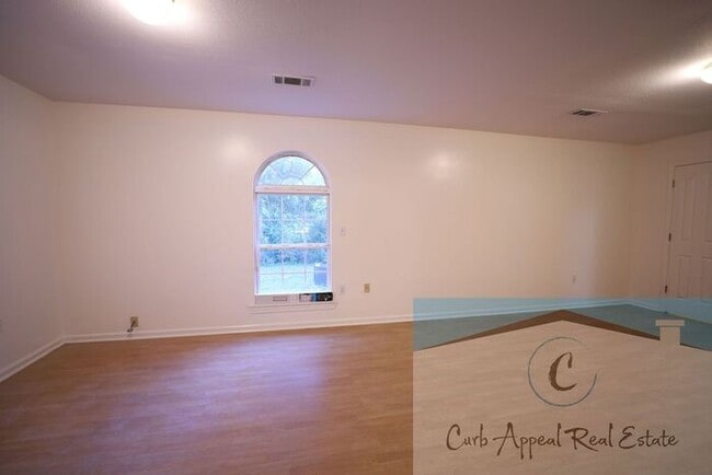 Building Photo - First month move in special $900!! Beautiful 3-bed, 2 bath condo with fireplace, 2-car garage - i...