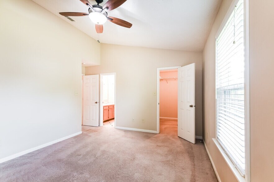 Building Photo - 5508 Pine Hill Dr