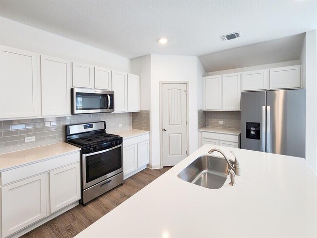 Building Photo - 120 Sweetwater Crk Ln