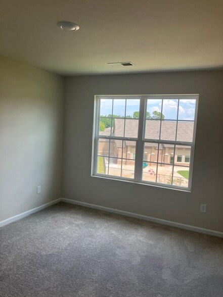 Building Photo - 1820 Bluejay Ln