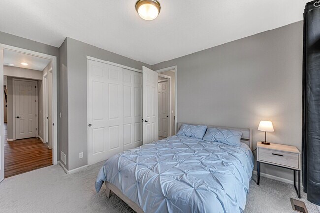 Building Photo - $4,795.00, 5 bed, 3.5 bath located in Denver.