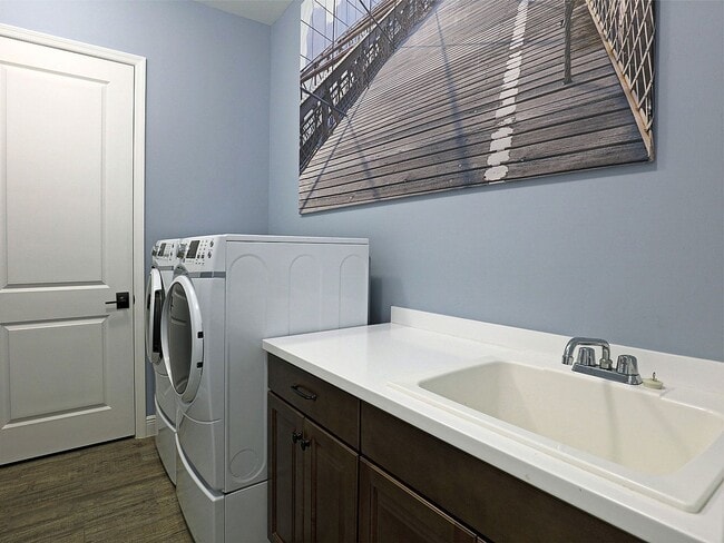 Building Photo - Daniels Place Short Term Rental