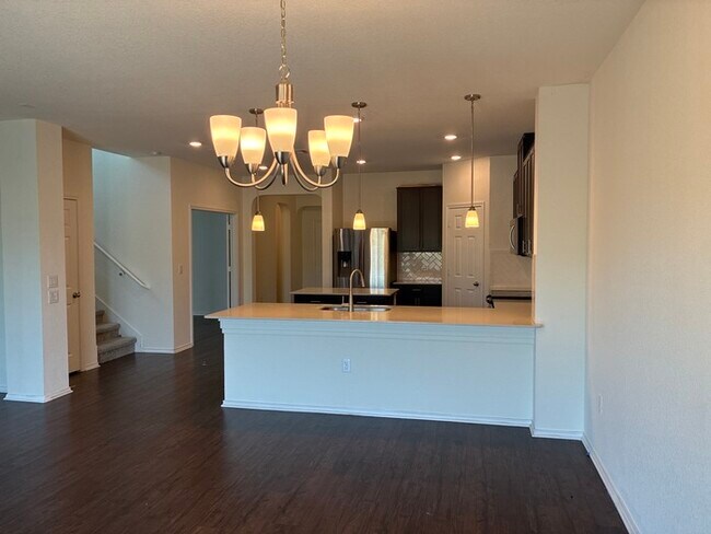 Building Photo - -=Get your second month’s rent FREE when y...