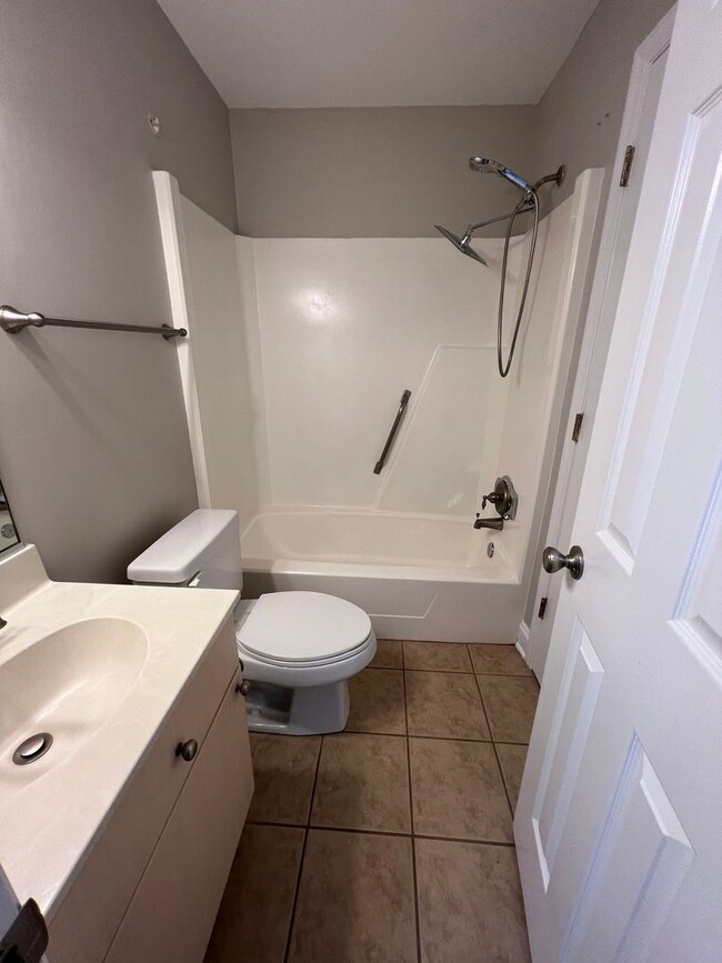 Building Photo - 2 bed / 2 bath townhome in Pelican Cove