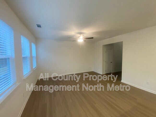 Building Photo - 152 Parkwood Dr