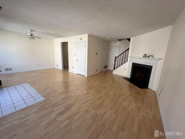 Building Photo - 207 Darwin Ln