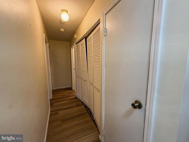 Building Photo - 38 Hopewell Ln