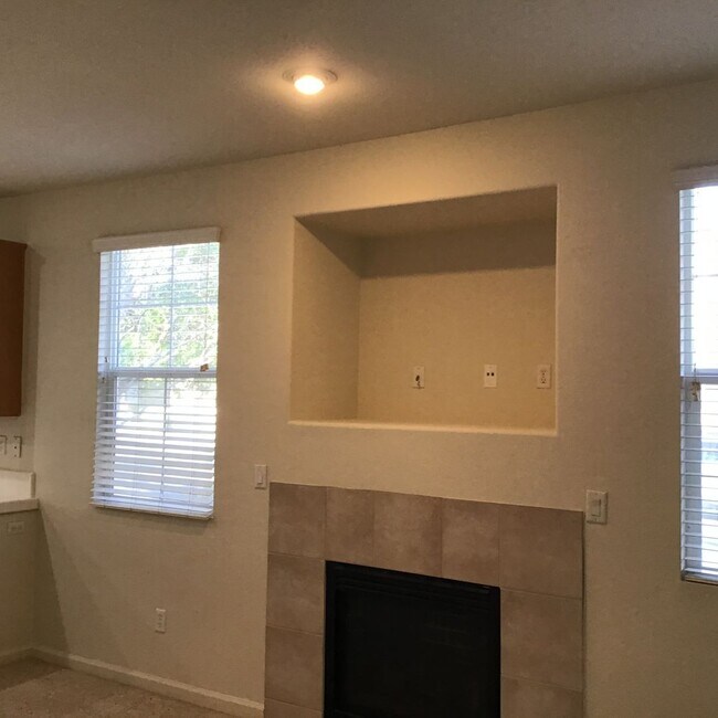 Building Photo - Beautiful Natomas area home on corner lot