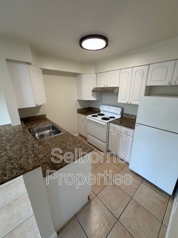 Building Photo - 407 Fairmount Ave