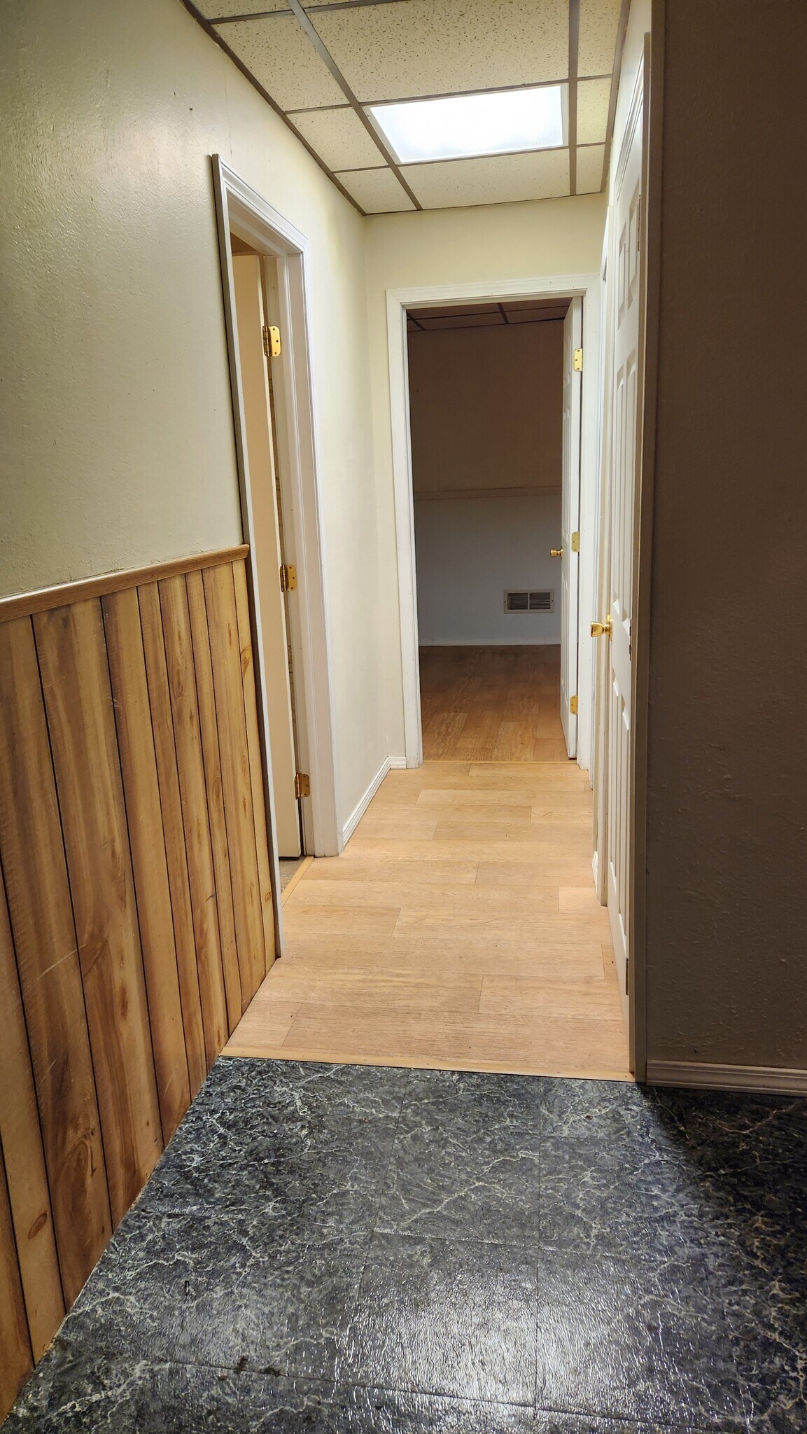 Building Photo - 1815 N 6th Ave