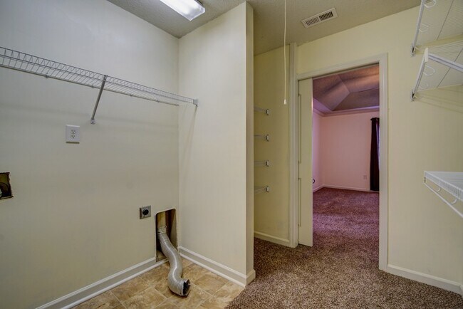 Building Photo - Large 2 BR, 2 BA Dual Master Suite in Boiling Springs Convenient to Shopping, Dining, Easy Access...
