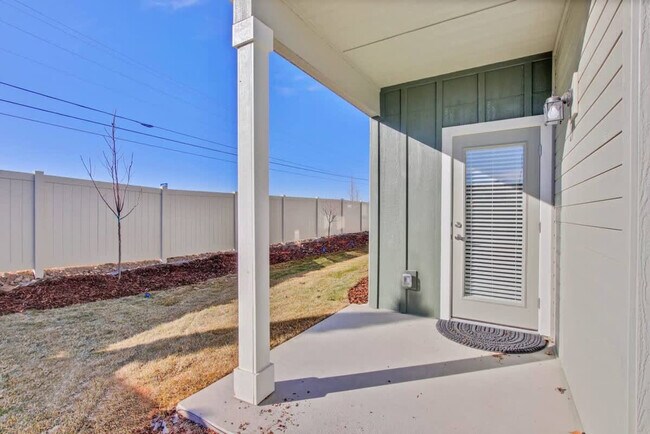 Building Photo - 5494 Cherry Ln