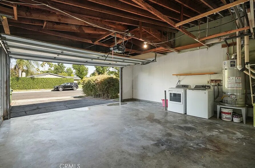 Building Photo - 8763 Lurline Ave
