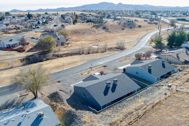 Building Photo - 9060 E Lakeshore Dr