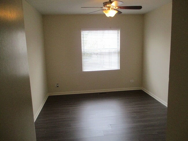 Building Photo - 203 Teak Ln