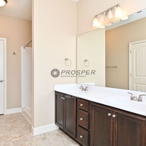 Building Photo - 709 Ravel Ct