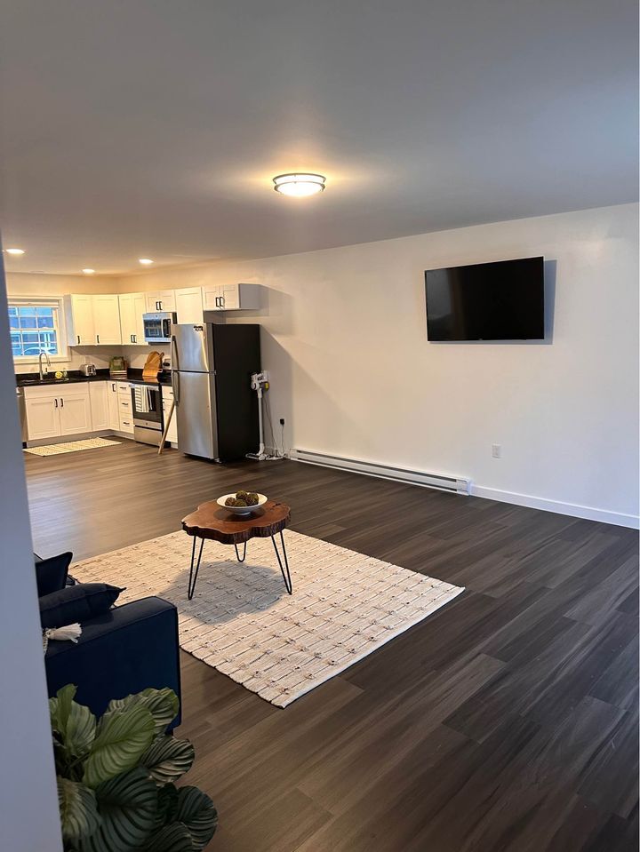 living area - 137 Lebanon Rd