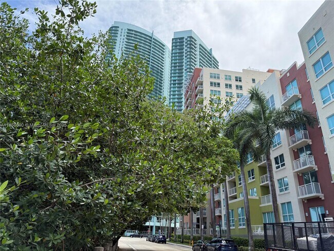 Building Photo - 2000 N Bayshore Dr