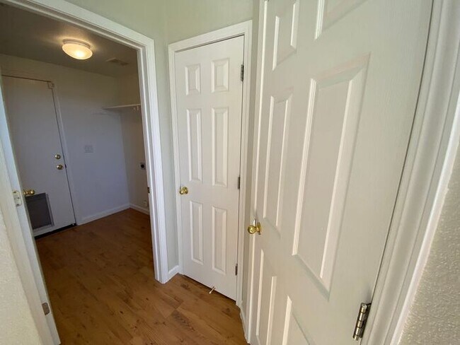 Building Photo - NW Reno 4 Bedroom Home - Mountain Views