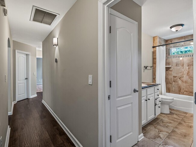 Building Photo - 6326 Glasgow Dr