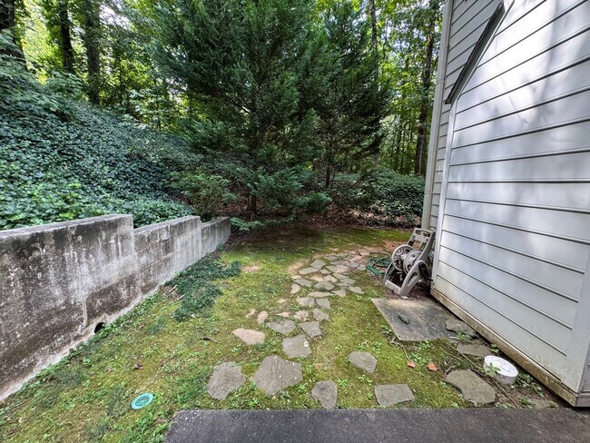 Building Photo - Nice Brick 2/2.5 Townhome in Atlanta- $2,750
