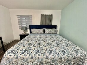Building Photo - Spacious Spanish-Style Room in Prime LA Location – $900/mo