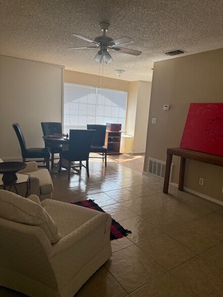 Building Photo - Room in Apartment on Starcrest Dr