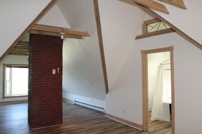 Building Photo - 3803 Military St