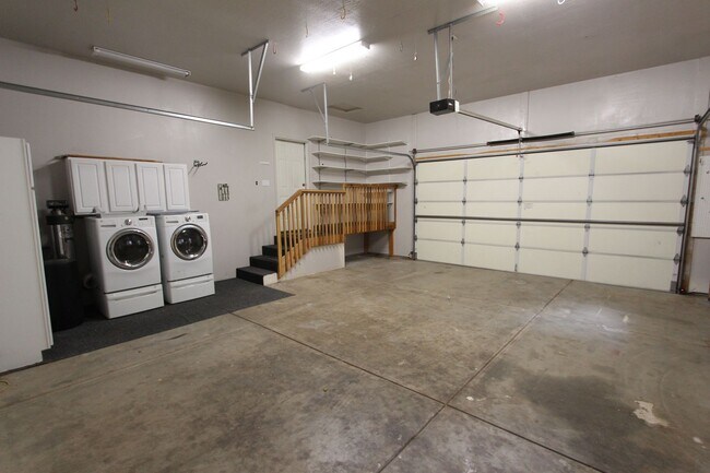 Building Photo - 2374 S Cliffview St