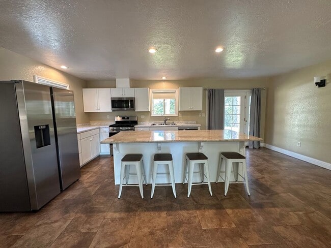Building Photo - Beautiful 3-Bedroom Home with Bonus Room, Shop & 10 Acres!