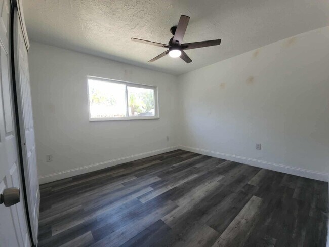 Building Photo - 3107 37th Ave W