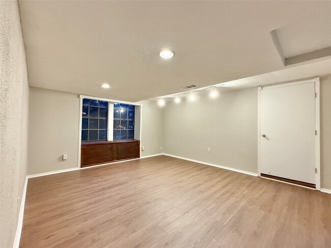 Building Photo - 30430 Arborg Dr