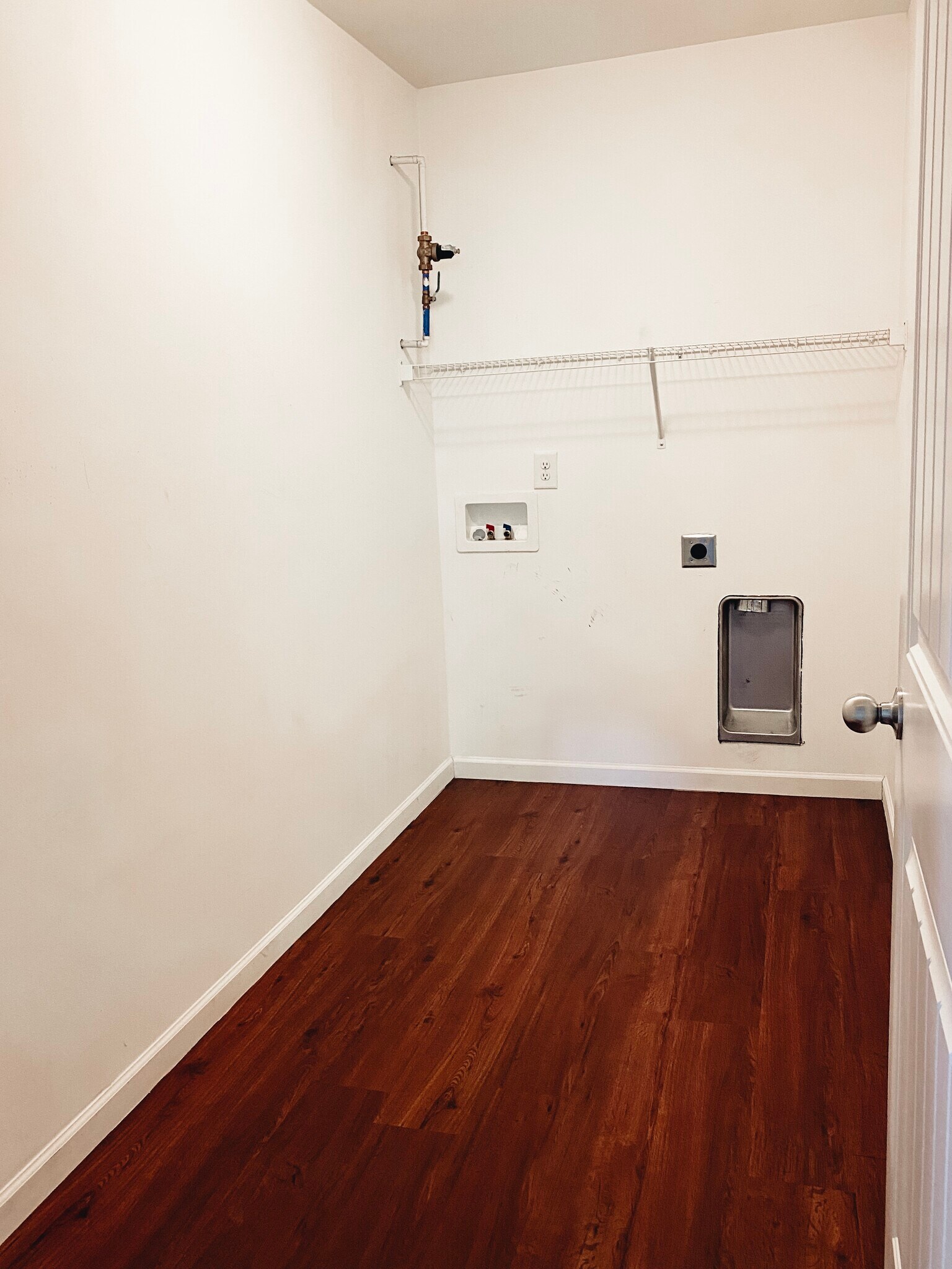 Building Photo - 135 Flatview Way