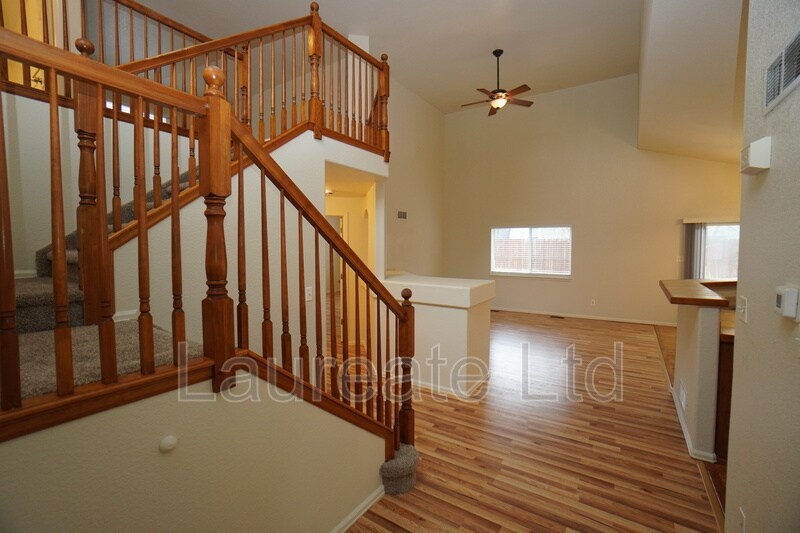 Building Photo - 10027 Idalia St