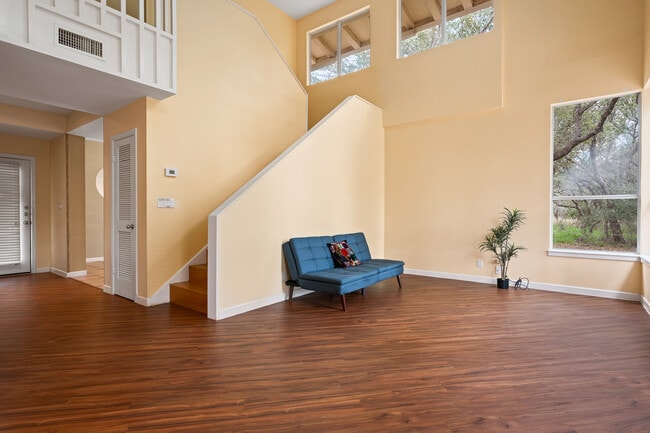 Building Photo - 112 Forest Hls