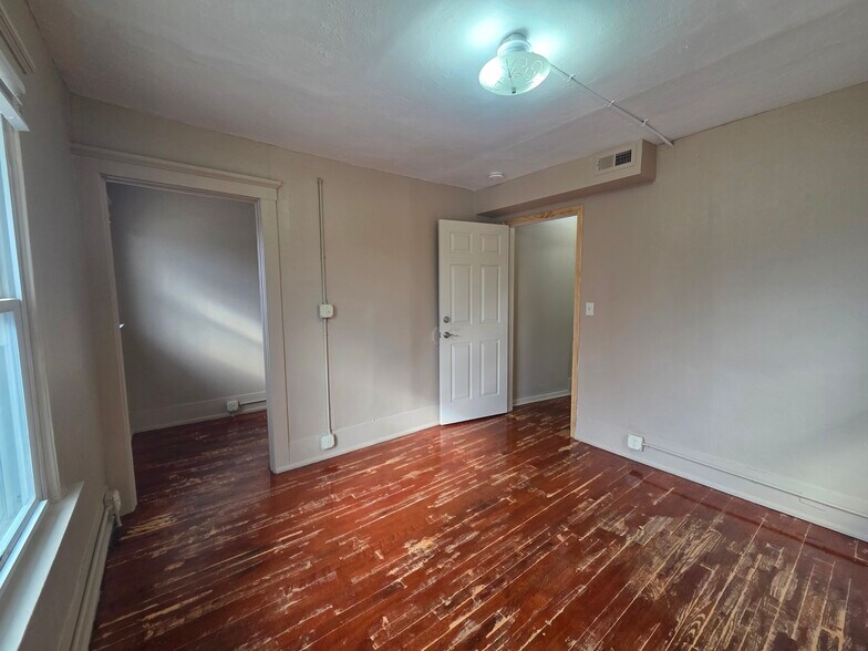 Building Photo - 414 Perrin St