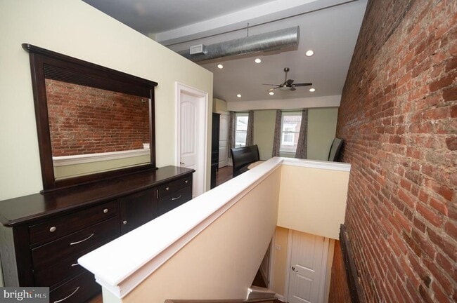 Building Photo - 703 Annin St