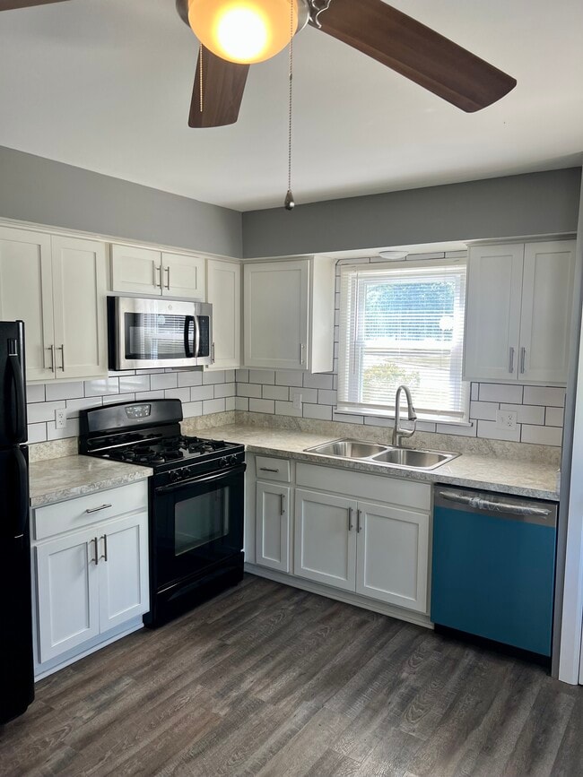 Kitchen - 155 Laurie St