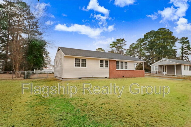 Building Photo - 1305 Robin St