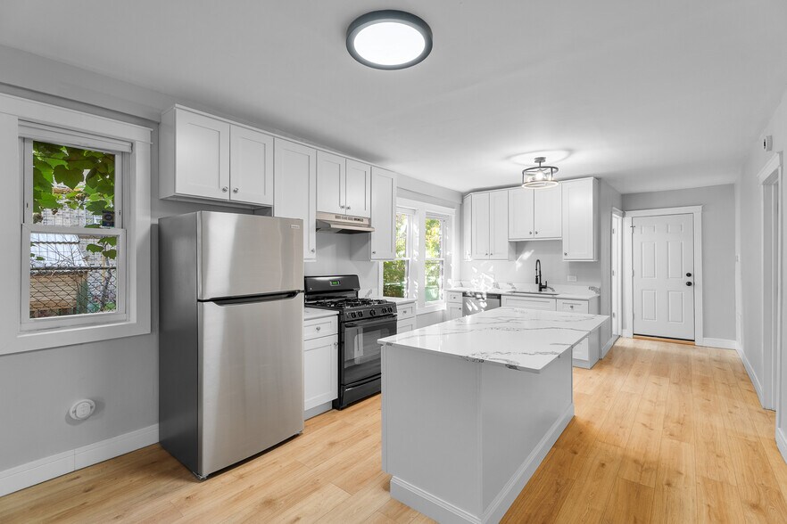 Building Photo - 1406 N Kildare Ave
