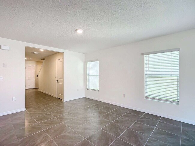 Building Photo - 5 Bedroom Rental Home with Large Backyard in Ocala Crossings!