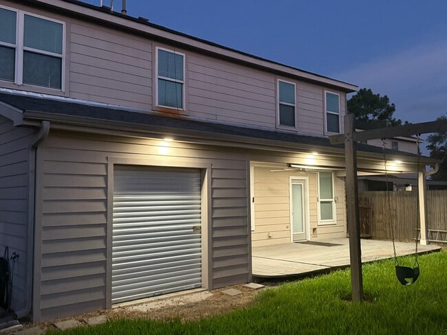 Building Photo - 29607 Legends Green Dr