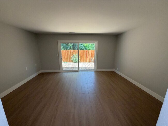 Building Photo - 3 Bed 2 Bath Duplex W/ Garage In Moraga