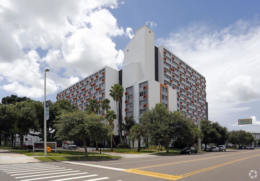 The Wayland by Common 305 Dr Martin Luther King Jr St S Saint Petersburg FL 33705 Apartment