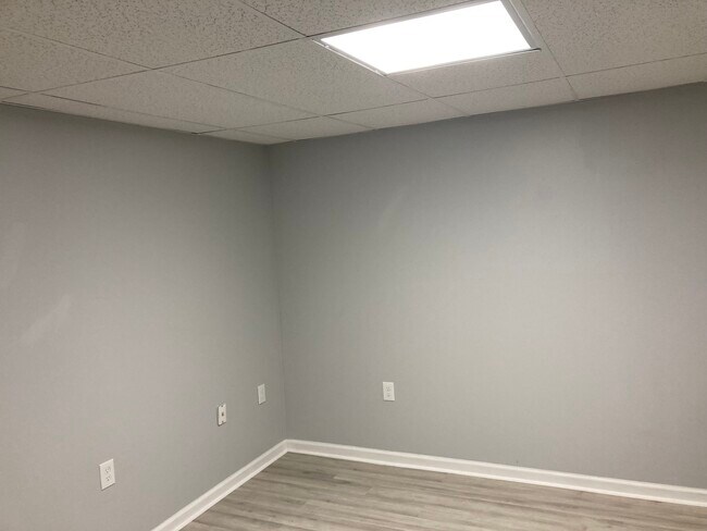 Building Photo - 55 Empire St