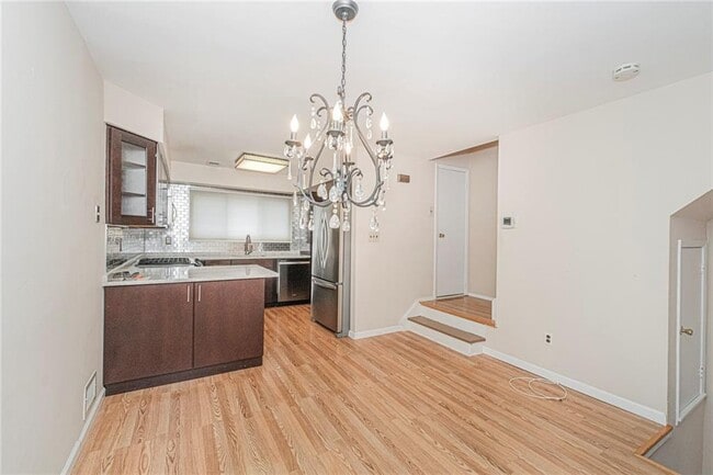 Building Photo - 709 Correll Ave